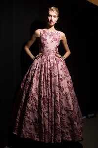 backstage-defile-badgley-mischka-automne-hiver-2018-2019-new-york-coulisses-85.thumb.jpg.99e33d41976ae2f77ba958c98e74317c.jpg