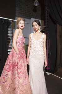 backstage-defile-badgley-mischka-printemps-ete-2018-new-york-coulisses-112.thumb.jpg.289ba3b5ddcbdf5ad299b60365af92a2.jpg