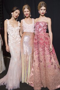 backstage-defile-badgley-mischka-printemps-ete-2018-new-york-coulisses-116.thumb.jpg.b84695f7b995d6a44edbae1db5cea713.jpg