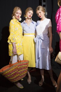 backstage-defile-badgley-mischka-printemps-ete-2018-new-york-coulisses-78.thumb.jpg.1af0a6cd70975f0e435dfde8f3f5587e.jpg