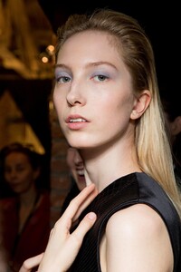 backstage-defile-boss-women-automne-hiver-2018-2019-new-york-coulisses-42.thumb.jpg.feedf2cf9f10851bef5bb77ccfc4f98f.jpg