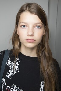 backstage-defile-carolina-herrera-printemps-ete-2019-new-york-coulisses-47.thumb.jpg.ed68c5f0b87aad6e424318edbad9b324.jpg