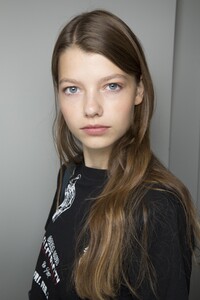 backstage-defile-carolina-herrera-printemps-ete-2019-new-york-coulisses-48.thumb.jpg.13893a934f7e14a39fccd49f606fd1ce.jpg