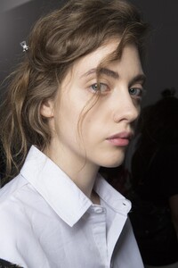 backstage-defile-christian-dior-automne-hiver-2017-2018-paris-coulisses-87.thumb.jpg.cb6ded0289a2ed3c862fe04896ffa274.jpg