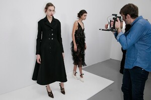 backstage-defile-christian-dior-printemps-ete-2016-paris-coulisses-219.thumb.jpg.5c76341b86adf09aeb99e59a4f0e4f0d.jpg