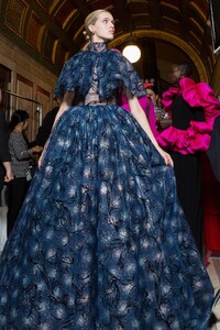 backstage-defile-christian-siriano-automne-hiver-2018-2019-new-york-coulisses-25.thumb.jpg.5f62435970c387d3ef9365dfdafebeb3.jpg