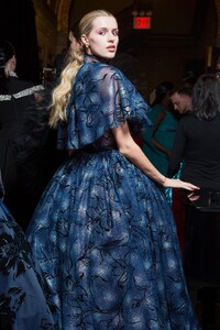 backstage-defile-christian-siriano-automne-hiver-2018-2019-new-york-coulisses-36.thumb.jpg.c88155e72dbd1b42b7bd2f4231cd428d.jpg
