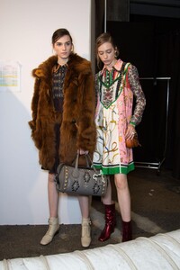 backstage-defile-coach-automne-hiver-2016-2017-new-york-coulisses-21.thumb.jpg.54caca8c905dd08bb75f0ea91ff898c5.jpg