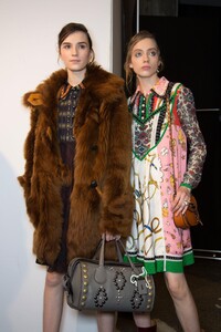 backstage-defile-coach-automne-hiver-2016-2017-new-york-coulisses-22.thumb.jpg.a40d3455a0daef44ae7ebbbafe66b047.jpg