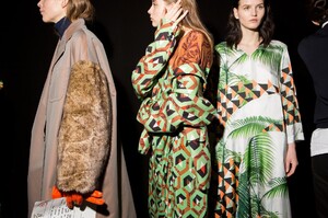 backstage-defile-dries-van-noten-automne-hiver-2017-2018-paris-coulisses-88.thumb.jpg.95f4956fdc7a6231167465f2c6474ae8.jpg