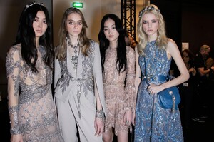 backstage-defile-elie-saab-printemps-ete-2016-paris-coulisses-114.thumb.jpg.3677a726ab843084090297e7aeaf2661.jpg
