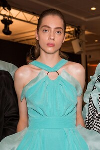 backstage-defile-emanuel-ungaro-printemps-ete-2017-paris-coulisses-157.thumb.jpg.282e07c89daa287d25ac662b4cbad370.jpg