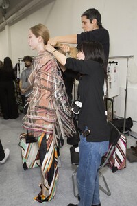 backstage-defile-emilio-pucci-automne-hiver-2017-2018-milan-coulisses-161.thumb.jpg.b4b6e30623fe87e135a409caea83850c.jpg