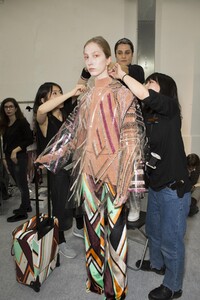 backstage-defile-emilio-pucci-automne-hiver-2017-2018-milan-coulisses-163.thumb.jpg.47d9c86c3b35123a5184286647ec50f1.jpg