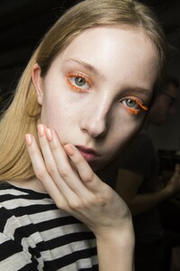 backstage-defile-emilio-pucci-automne-hiver-2017-2018-milan-coulisses-17.thumb.jpg.efa08a5fa498ade50bb8ce7264eb6a14.jpg