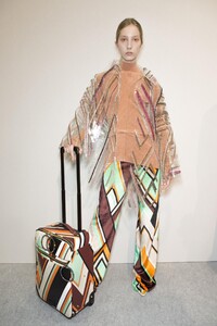 backstage-defile-emilio-pucci-automne-hiver-2017-2018-milan-coulisses-186.thumb.jpg.cf8ff7cf1e64a0f943029d62b5d6920a.jpg