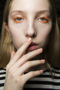 backstage-defile-emilio-pucci-automne-hiver-2017-2018-milan-coulisses-19.thumb.jpg.d967adbb34df725519895bbe18c20560.jpg