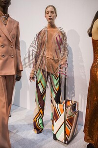 backstage-defile-emilio-pucci-automne-hiver-2017-2018-milan-coulisses-82.thumb.jpg.c123071888c1f8df2bb2db39d994dcb7.jpg