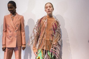 backstage-defile-emilio-pucci-automne-hiver-2017-2018-milan-coulisses-83.thumb.jpg.b9912642137ab9977be978a651860f41.jpg