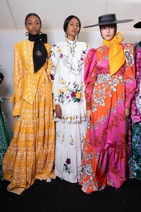 backstage-defile-erdem-printemps-ete-2020-londres-coulisses-39.thumb.jpg.2921b38c2ab913c042b5677ff8af41e8.jpg