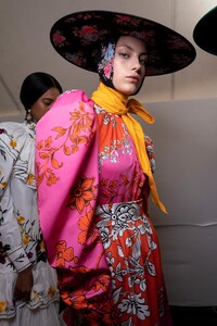 backstage-defile-erdem-printemps-ete-2020-londres-coulisses-84.thumb.jpg.409b79bca6c0b92e7b3f409a0b97854b.jpg