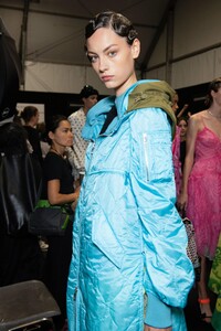 backstage-defile-ermanno-scervino-printemps-ete-2020-milan-coulisses-19.thumb.jpg.91cf01053d0b13648e8ee377fd8da7cd.jpg