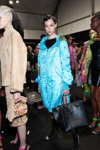 backstage-defile-ermanno-scervino-printemps-ete-2020-milan-coulisses-73.thumb.jpg.e3807dd87293c74378790945596eff12.jpg