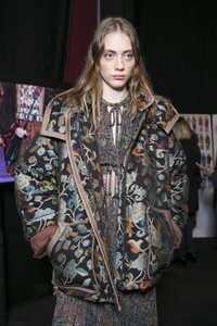 backstage-defile-etro-automne-hiver-2017-2018-milan-coulisses-64.thumb.jpg.debd4a77a409adb5f6eeff27740bbede.jpg