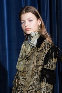 backstage-defile-etro-automne-hiver-2019-2020-milan-coulisses-113.thumb.jpg.e4a92a3ec1fa6aabeec89a18a94f624a.jpg