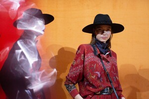 backstage-defile-etro-automne-hiver-2020-2021-milan-coulisses-53.thumb.jpg.6bd42871624a50bfefef3ca1bfb19751.jpg