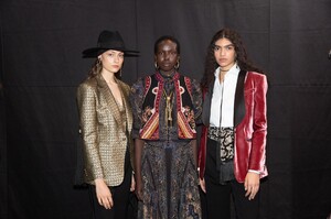 backstage-defile-etro-automne-hiver-2020-2021-milan-coulisses-9.thumb.jpg.d2579e264319af8dceeb2b862f0230b0.jpg