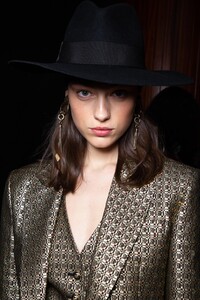 backstage-defile-etro-automne-hiver-2020-2021-milan-coulisses-96.thumb.jpg.7217b6526677d7b69e78a2c46d5c2389.jpg