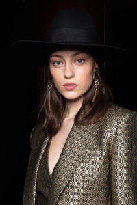 backstage-defile-etro-automne-hiver-2020-2021-milan-coulisses-98.thumb.jpg.53d9c38ee8b68351ba2a1d4f652130f0.jpg