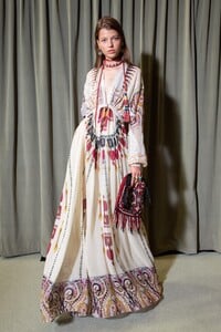 backstage-defile-etro-printemps-ete-2020-milan-coulisses-39.thumb.jpg.4bb1b08cc2fe71400f152305fbac8ff7.jpg