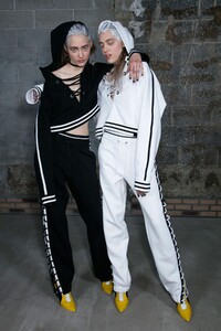 backstage-defile-fenty-puma-by-rihanna-automne-hiver-2016-2017-new-york-coulisses-19.thumb.jpg.43c885a0506defedd03510c49b2d53f7.jpg