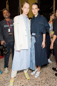 backstage-defile-gabriele-colangelo-printemps-ete-2018-milan-coulisses-63.thumb.jpg.e09e5838788b354e0e50a81d75cef6f6.jpg