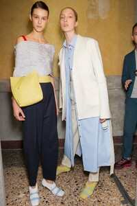 backstage-defile-gabriele-colangelo-printemps-ete-2018-milan-coulisses-91.thumb.jpg.7a038bc5bbefe81c073d6fb9e6b40e40.jpg