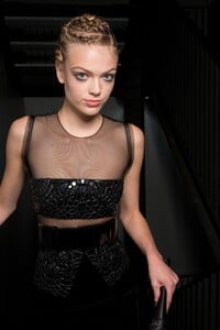 backstage-defile-giorgio-armani-automne-hiver-2019-2020-milan-coulisses-107.thumb.jpg.032efd2338188d82ccb916e3f881b12f.jpg