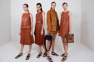 backstage-defile-hermes-printemps-ete-2020-paris-coulisses-67.thumb.jpg.a794fc5988d75eb6c9e78724c1746c39.jpg