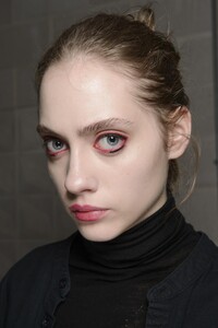 backstage-defile-hussein-chalayan-automne-hiver-2017-2018-londres-coulisses-92.thumb.jpg.89ab50e37cf76022b560866f52b99c2b.jpg