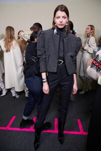 backstage-defile-isabel-marant-automne-hiver-2020-2021-paris-coulisses-66.thumb.jpg.fbbd9a6d070d1fca2b8f2acde5148718.jpg