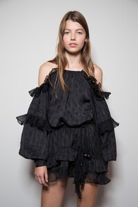 backstage-defile-isabel-marant-printemps-ete-2019-paris-coulisses-144.thumb.jpg.0deada2def9b812965e6c74488f8ac7c.jpg