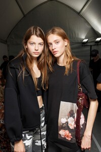 backstage-defile-isabel-marant-printemps-ete-2019-paris-coulisses-15.thumb.jpg.76647a35f8047d46a2be81096b4eee93.jpg
