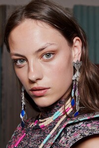 backstage-defile-isabel-marant-printemps-ete-2020-paris-coulisses-35.thumb.jpg.3949e0df2bf8d06127a5279ee5da9f2c.jpg