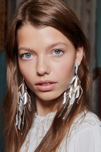 backstage-defile-isabel-marant-printemps-ete-2020-paris-coulisses-37.thumb.jpg.c647743d92d4d0b8681601670b7e8cdd.jpg