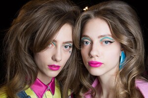 backstage-defile-jeremy-scott-automne-hiver-2016-2017-new-york-coulisses-83.thumb.jpg.4ac59c4cb671f1d2214bde98439eb40c.jpg
