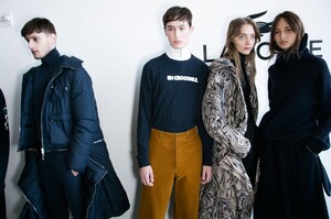 backstage-defile-lacoste-automne-hiver-2016-2017-new-york-coulisses-49.thumb.jpg.4f50ad5f6c8828306363c96f14faf67c.jpg