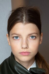 backstage-defile-lacoste-printemps-ete-2020-paris-coulisses-59.thumb.jpg.19ee19c87864eed4cb2ef8feeab54e56.jpg