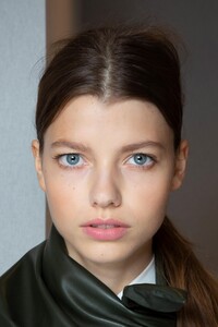backstage-defile-lacoste-printemps-ete-2020-paris-coulisses-60.thumb.jpg.e31090415a3f554896305a40b5f5e950.jpg