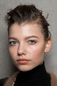 backstage-defile-max-mara-automne-hiver-2019-2020-milan-coulisses-186.thumb.jpg.df447ae1af4619473411ecdb59504e04.jpg